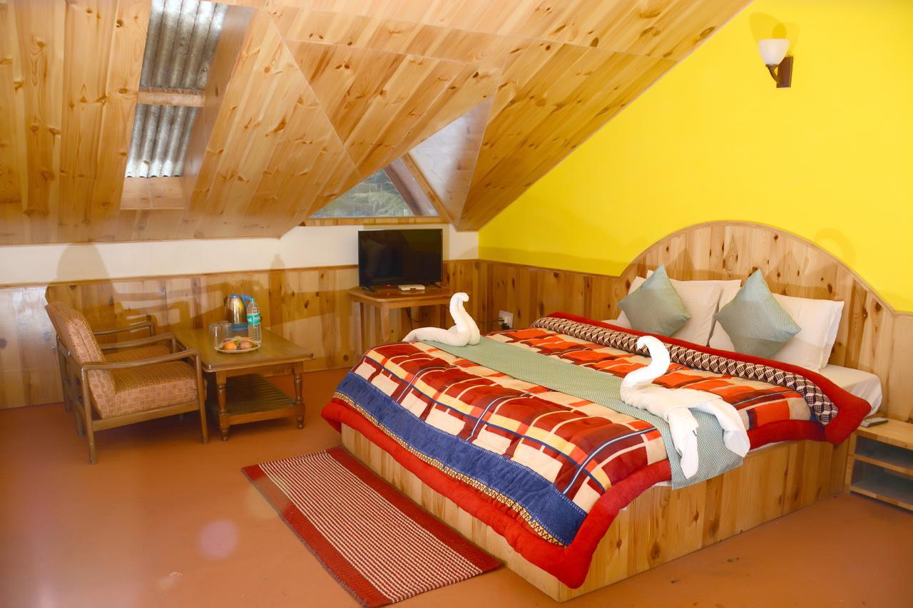 Hotel Rajhans Manali Exteriör bild