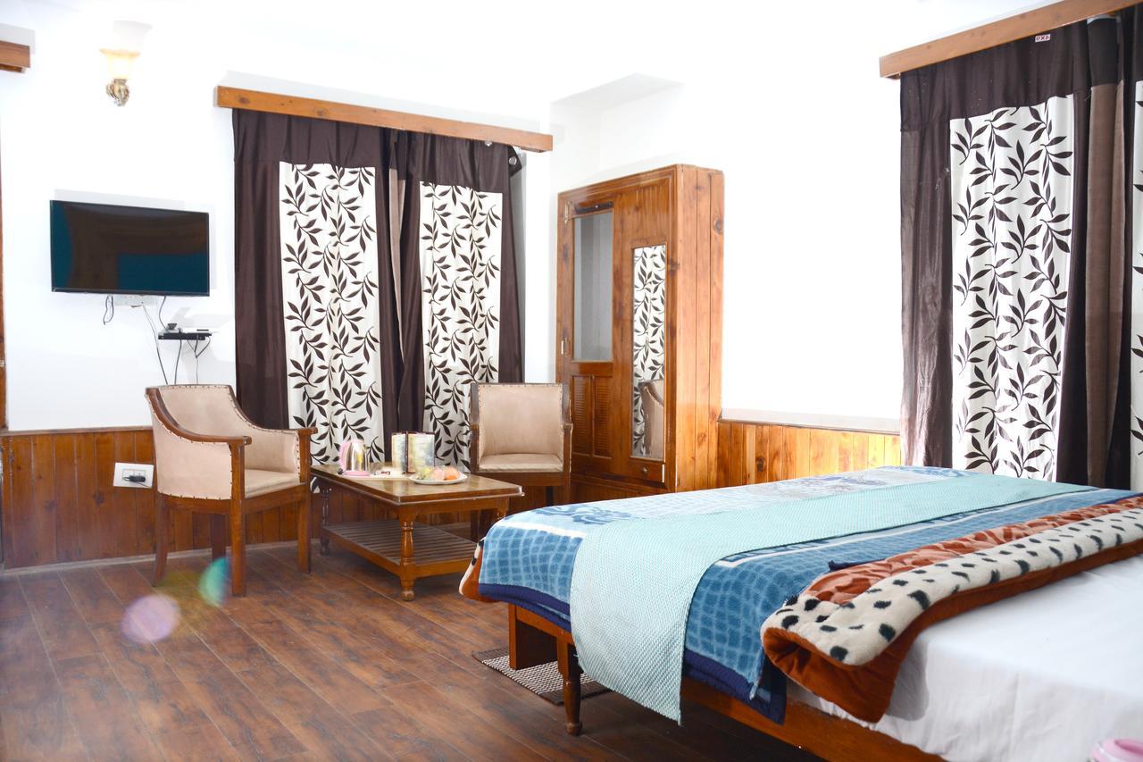 Hotel Rajhans Manali Exteriör bild